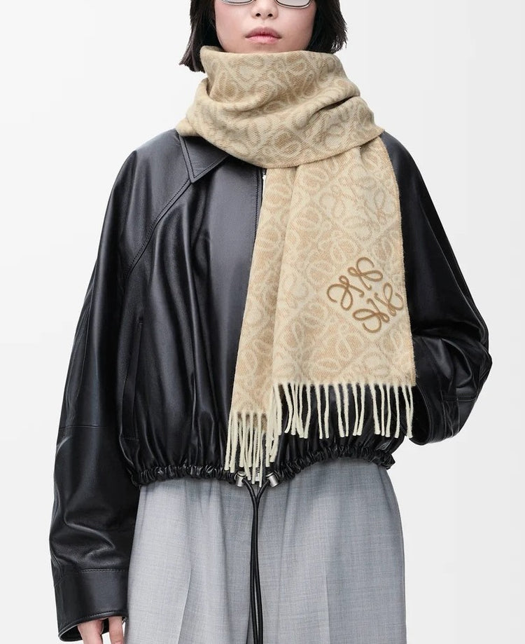 Anagram scarf in wool and cashmere