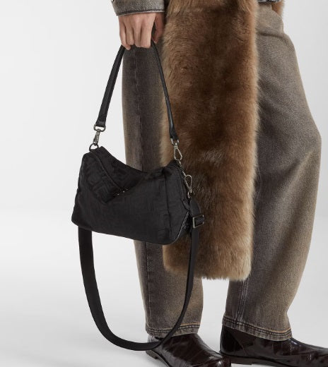 Fendi Icon 中號 Baguette 包