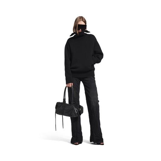 Le City Bag East West in black Arena lambskin, brass hardware