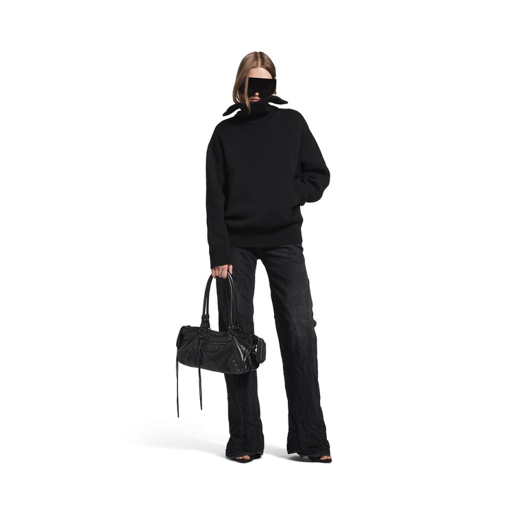 Le City Bag East West in black Arena lambskin, brass hardware