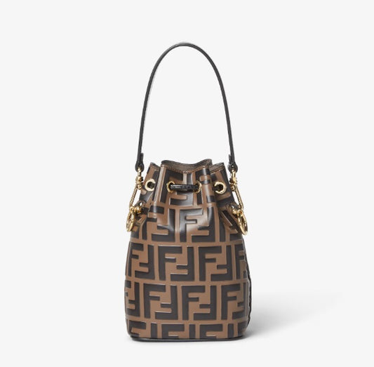 Fendi Icon 中號 Baguette 包