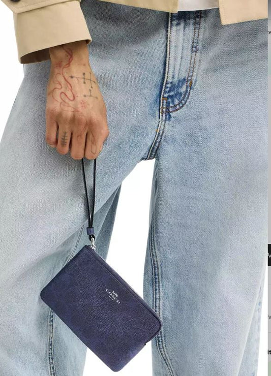 Coach Corner Zip Wristlet in Signature Canvas（CCK71）