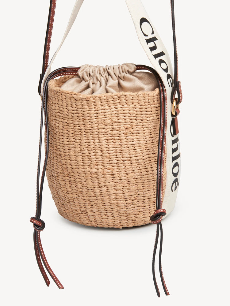 CHLOE SMALL WOODY BASKET IN NATURAL FIBERS