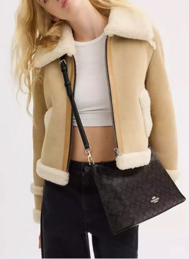 Laurel Shoulder Bag In Signature Canvas