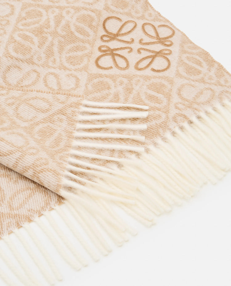 Anagram scarf in wool and cashmere