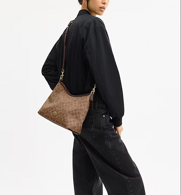 Laurel Shoulder Bag In Signature Canvas CV975